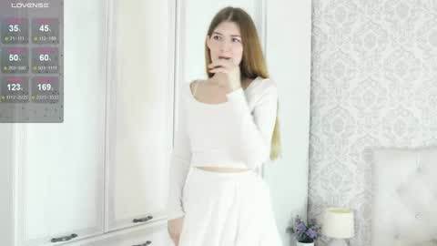 Snapshot of helenchristensen chatting on March 2025 08:12:01 PM Sarah here Help to make 100 thumbs up online show from March 2025 08:12:01 PM