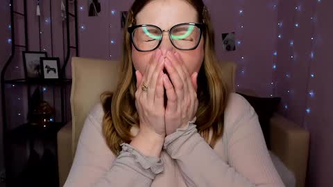 Snapshot of helens_lov chatting on January 2025 08:22:01 AM Helen online show from January 2025 08:22:01 AM