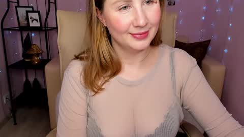 Snapshot of helens_lov chatting on February 2025 08:11:02 AM Helen online show from February 2025 08:11:02 AM