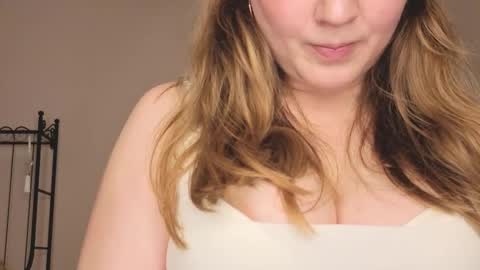 Snapshot of helens_lov chatting on March 2026 02:07:02 AM Helen online show from March 2026 02:07:02 AM