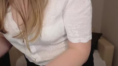 Snapshot of helens_lov chatting on April 2026 02:53:02 AM Helen online show from April 2026 02:53:02 AM