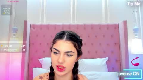 Snapshot of helentiny chatting on December 2025 01:42:01 PM Helen online show from December 2025 01:42:01 PM