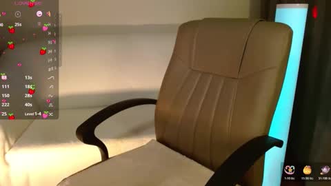 Snapshot of helenxlove chatting on November 2025 05:24:01 PM HelenXLove online show from November 2025 05:24:01 PM