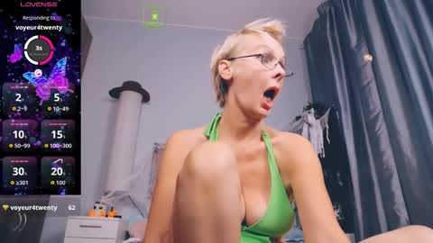 Helga online show from October 2025 11:25:02 PM