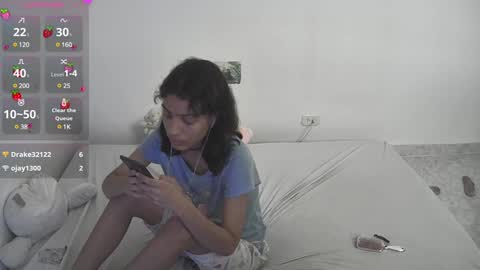 Helia Transfem and Amy online show from January 2025 06:27:01 PM