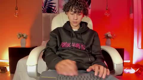 helios_obscuro online show from November 2025 03:05:01 AM