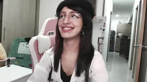 Snapshot of hell_666_xxx chatting on January 2025 02:41:01 AM cher online show from January 2025 02:41:01 AM