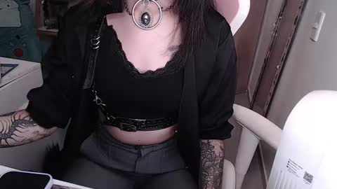 Snapshot of hell_666_xxx chatting on January 2025 10:17:01 PM cher online show from January 2025 10:17:01 PM