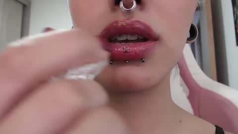 Snapshot of hell_666_xxx chatting on January 2025 10:17:02 PM cher online show from January 2025 10:17:02 PM