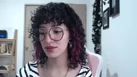 Snapshot of hell_666_xxx chatting on February 2025 07:04:02 PM cher online show from February 2025 07:04:02 PM