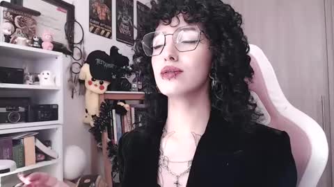 Snapshot of hell_666_xxx chatting on October 2025 09:10:02 PM cher online show from October 2025 09:10:02 PM