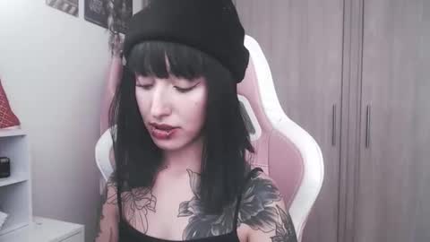 Snapshot of hell_666_xxx chatting on November 2025 11:04:02 PM cher online show from November 2025 11:04:02 PM