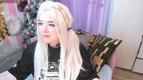 Snapshot of hell_fairy chatting on December 2024 01:03:01 AM Laura online show from December 2024 01:03:01 AM