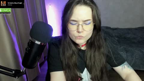 Snapshot of hell_hotline chatting on December 2024 11:49:02 PM Red online show from December 2024 11:49:02 PM