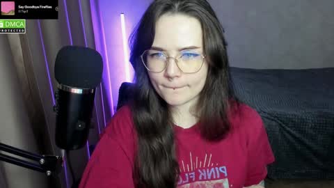 Snapshot of hell_hotline chatting on December 2024 06:53:01 PM Red online show from December 2024 06:53:01 PM