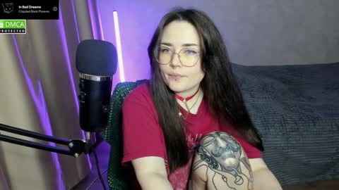 Snapshot of hell_hotline chatting on January 2025 05:43:02 PM Red online show from January 2025 05:43:02 PM