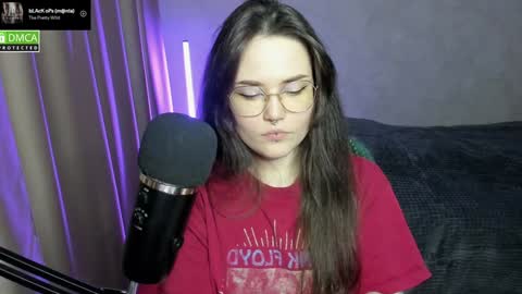 Snapshot of hell_hotline chatting on January 2025 10:15:02 PM Red online show from January 2025 10:15:02 PM