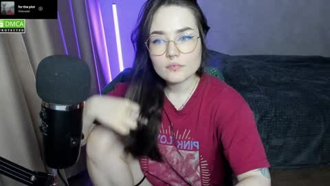 Snapshot of hell_hotline chatting on January 2025 05:59:02 PM Red online show from January 2025 05:59:02 PM