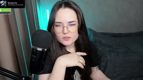 Snapshot of hell_hotline chatting on January 2025 09:18:02 PM Red online show from January 2025 09:18:02 PM