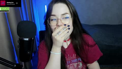 Snapshot of hell_hotline chatting on January 2025 05:39:01 PM Red online show from January 2025 05:39:01 PM