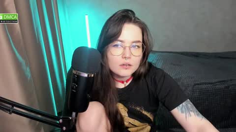 Snapshot of hell_hotline chatting on February 2025 06:51:01 PM Red online show from February 2025 06:51:01 PM