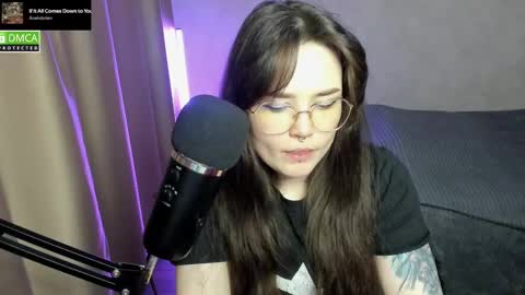 Snapshot of hell_hotline chatting on February 2025 09:06:01 PM Red online show from February 2025 09:06:01 PM