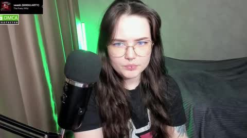 Snapshot of hell_hotline chatting on February 2025 06:21:01 PM Red online show from February 2025 06:21:01 PM