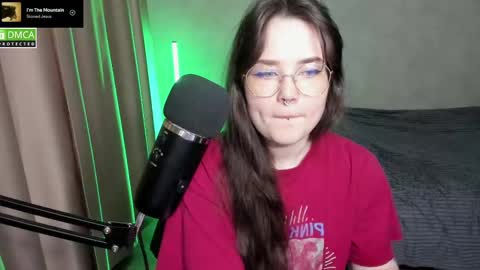 Snapshot of hell_hotline chatting on March 2025 06:55:01 PM Red online show from March 2025 06:55:01 PM