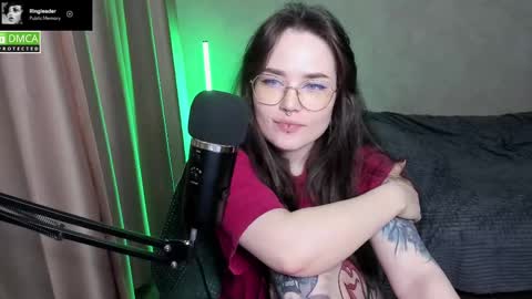 Snapshot of hell_hotline chatting on March 2025 06:05:02 PM Red online show from March 2025 06:05:02 PM