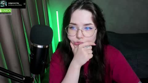 Snapshot of hell_hotline chatting on March 2025 06:43:01 PM Red online show from March 2025 06:43:01 PM