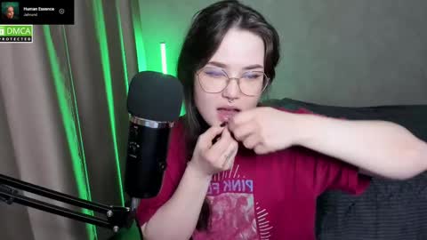 Snapshot of hell_hotline chatting on March 2025 06:56:01 PM Red online show from March 2025 06:56:01 PM