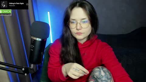 Snapshot of hell_hotline chatting on September 2025 07:14:01 PM Red online show from September 2025 07:14:01 PM