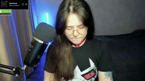 Snapshot of hell_hotline chatting on September 2025 07:13:01 PM Red online show from September 2025 07:13:01 PM