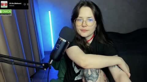 Snapshot of hell_hotline chatting on September 2025 07:02:02 PM Red online show from September 2025 07:02:02 PM