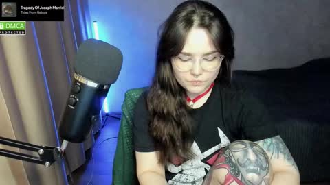 Snapshot of hell_hotline chatting on September 2025 06:31:01 PM Red online show from September 2025 06:31:01 PM