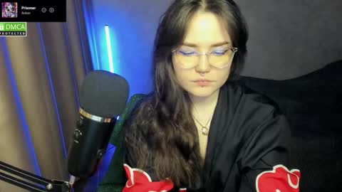 Snapshot of hell_hotline chatting on September 2025 05:03:01 PM Red online show from September 2025 05:03:01 PM