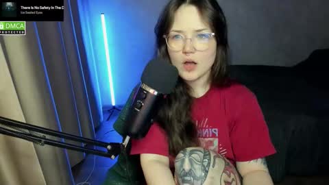 Snapshot of hell_hotline chatting on September 2025 06:32:02 PM Red online show from September 2025 06:32:02 PM