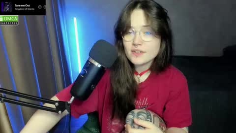 Snapshot of hell_hotline chatting on September 2025 06:44:01 PM Red online show from September 2025 06:44:01 PM