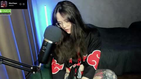 Snapshot of hell_hotline chatting on September 2025 06:56:02 PM Red online show from September 2025 06:56:02 PM