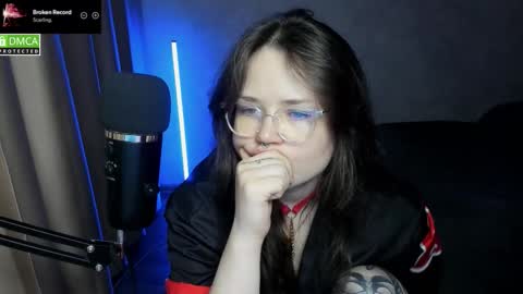 Snapshot of hell_hotline chatting on September 2025 06:46:02 PM Red online show from September 2025 06:46:02 PM