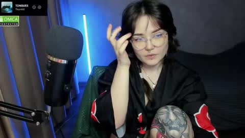 Snapshot of hell_hotline chatting on October 2025 06:16:02 PM Red online show from October 2025 06:16:02 PM