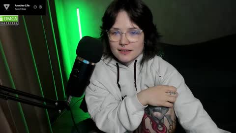 Snapshot of hell_hotline chatting on October 2025 07:01:02 PM Red online show from October 2025 07:01:02 PM