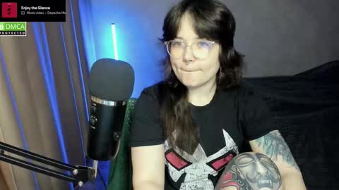 Snapshot of hell_hotline chatting on October 2025 06:18:02 PM Red online show from October 2025 06:18:02 PM