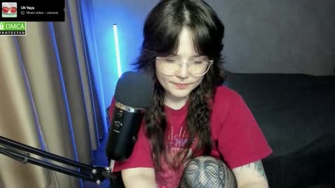 Snapshot of hell_hotline chatting on October 2025 08:02:02 PM Red online show from October 2025 08:02:02 PM