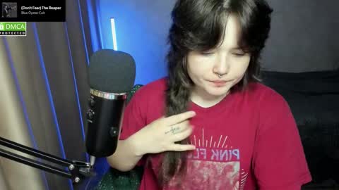 Snapshot of hell_hotline chatting on November 2025 06:39:01 PM Red online show from November 2025 06:39:01 PM