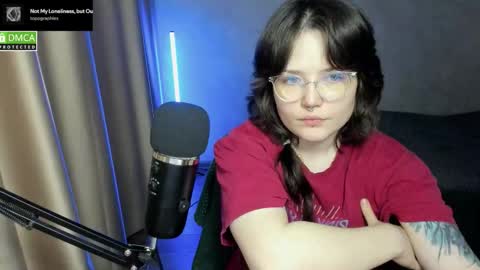 Snapshot of hell_hotline chatting on November 2025 04:39:01 PM Red online show from November 2025 04:39:01 PM