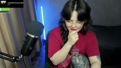 Snapshot of hell_hotline chatting on November 2025 05:44:02 PM Red online show from November 2025 05:44:02 PM