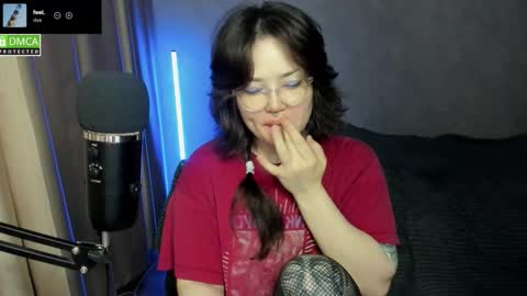 Snapshot of hell_hotline chatting on November 2025 06:13:01 PM Red online show from November 2025 06:13:01 PM