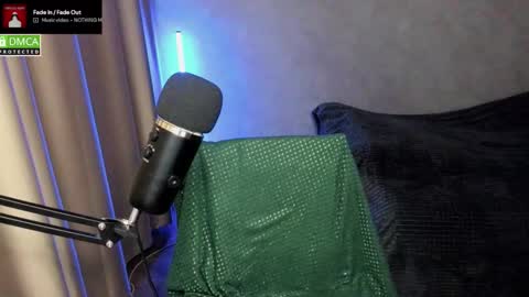 Snapshot of hell_hotline chatting on November 2025 06:08:01 PM Red online show from November 2025 06:08:01 PM