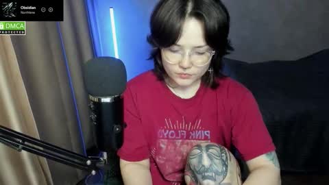 Snapshot of hell_hotline chatting on December 2025 06:27:02 PM Red online show from December 2025 06:27:02 PM